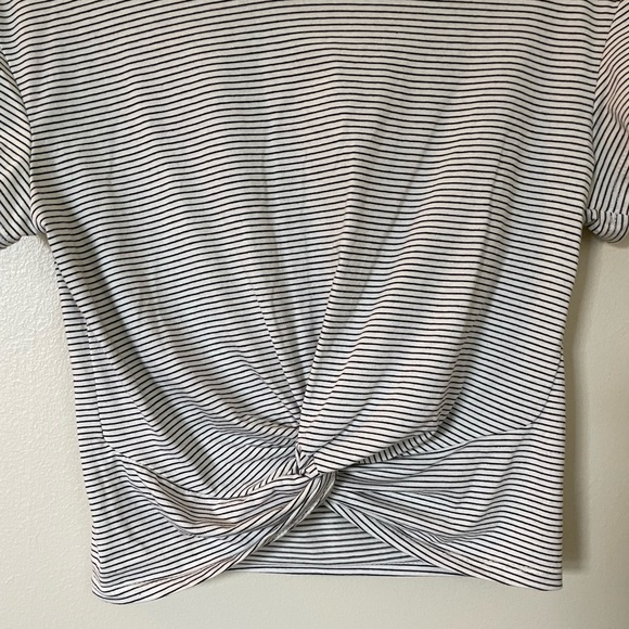 ✨NWT Lush | B&W Striped Crop Top | Size XS - Picture 8 of 13